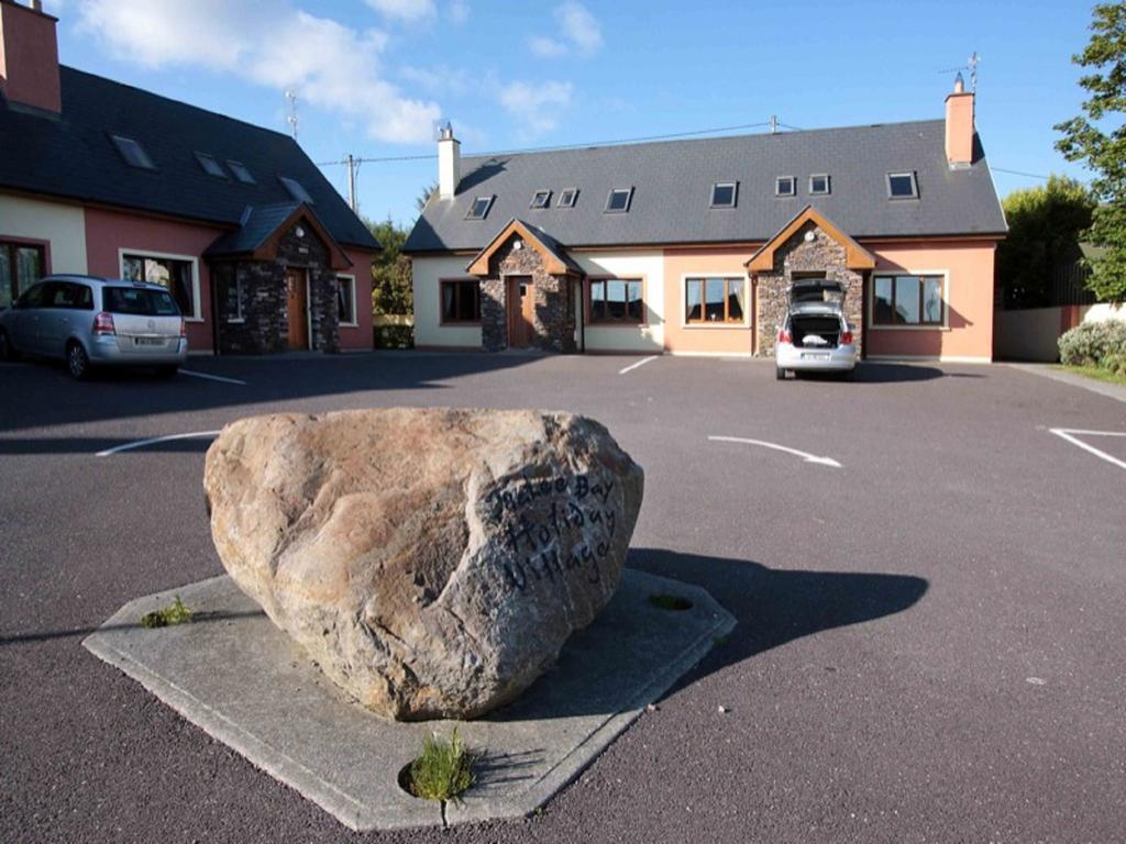 Tralee Bay Holiday Village Каслгрегори Экстерьер фото